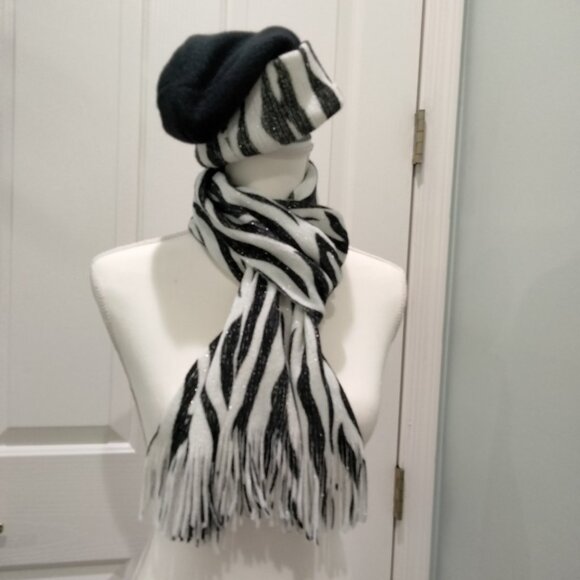 Talla Unica Zebra Print Winter Scarf and Matching Beanie - Picture 5 of 10